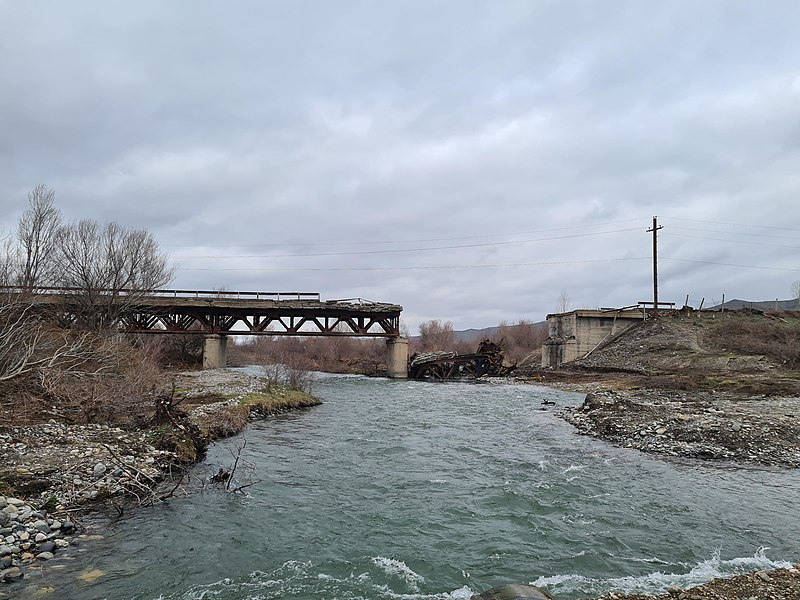 File:Destroyed bridge in Khanlig, Azerbaijan 4.jpg