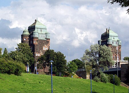 Duisburg Brückentürme der Friedrich Ebert Brücke