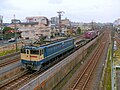 馬橋駅を通過して馬橋支線へ向う貨物列車（2009年）