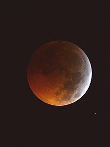 Eclipse total de luna, fotografiado desde Mar del Plata, Argentina.