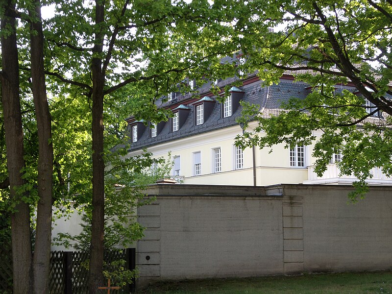 File:Eichendorffstraße 33 Villa D-5-64-000-405 SAM 5401.JPG