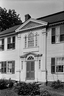 Projecting pavilion including front doorway, flanked by large pilasters, and 2nd story Palladian window with small pilasters, in 1940 Elisha Payne House, Detail of front entrance, Canterbury (Windham County, Connecticut).jpg