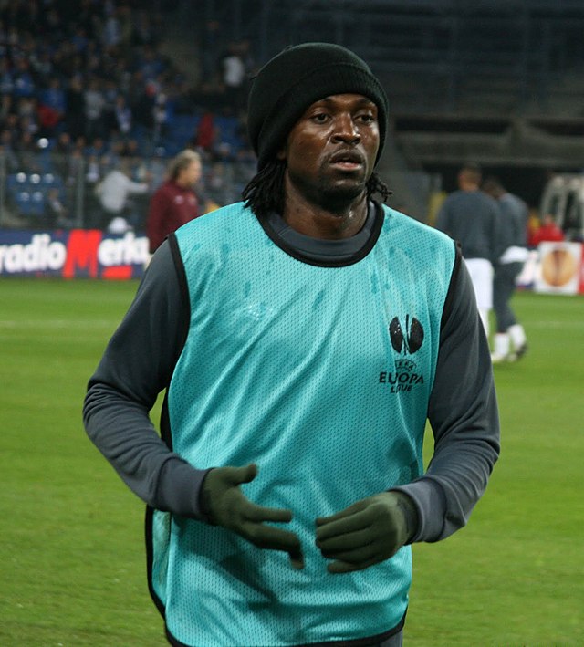 Emmanuel Adebayor warming up for Manchester City in 2010