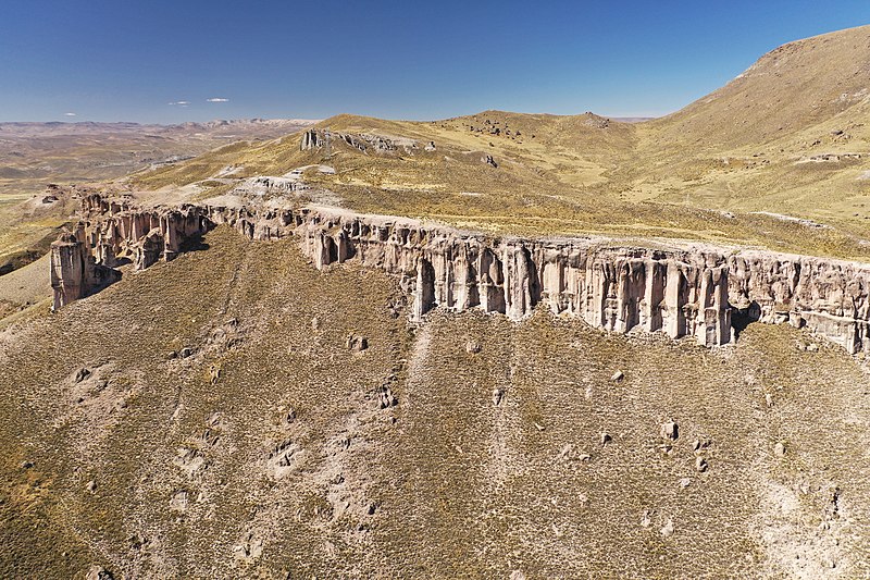 File:Enchanted Castles of Callalli los castillos encantados.jpg