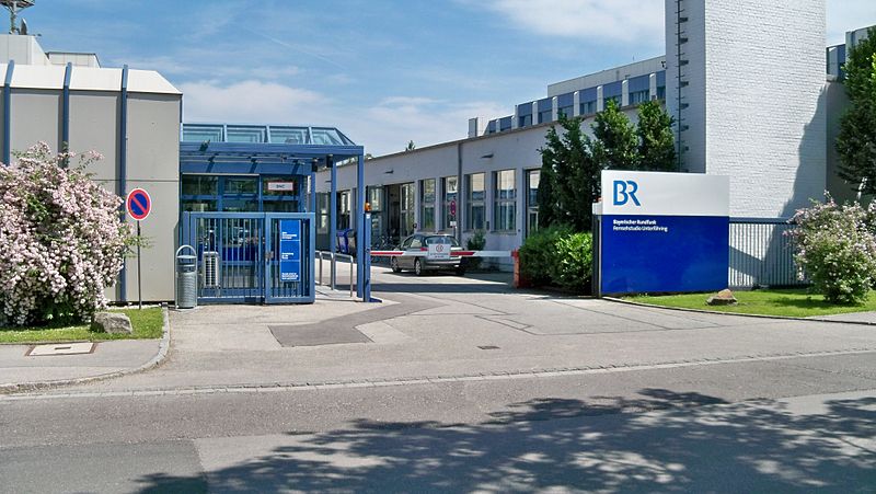 File:Entrance Bayerischer Rundfunk Fernsehstudio Unterföhring DE 2010-06-09.jpg