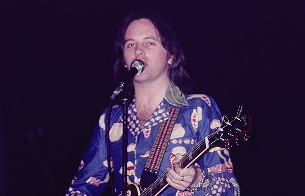 Eric Stewart performing live in Oslo, April 1976