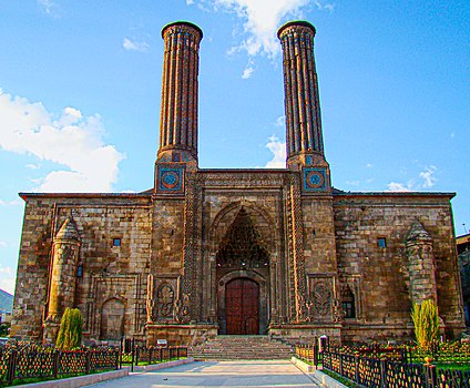 Јерменска црква прерушена у џамију. Ерзурум, Турска.