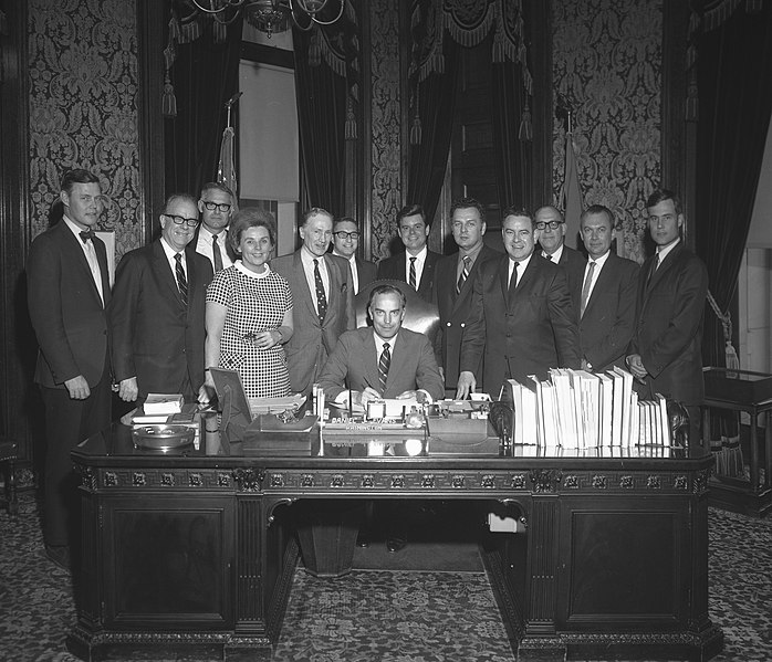 File:Evans signing 1969 House Bill 635.jpg