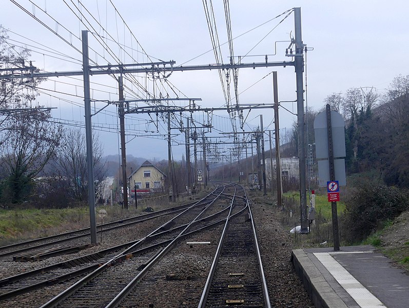 File:Extrémité nord Gare de Montmélian Voie 1 (décembre 2022).JPG