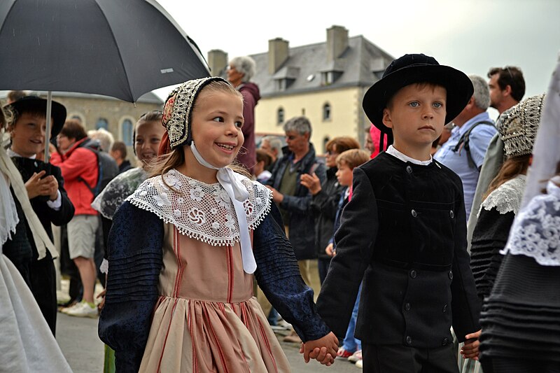 File:Fête des Brodeuses 2014 - défilé 080.JPG