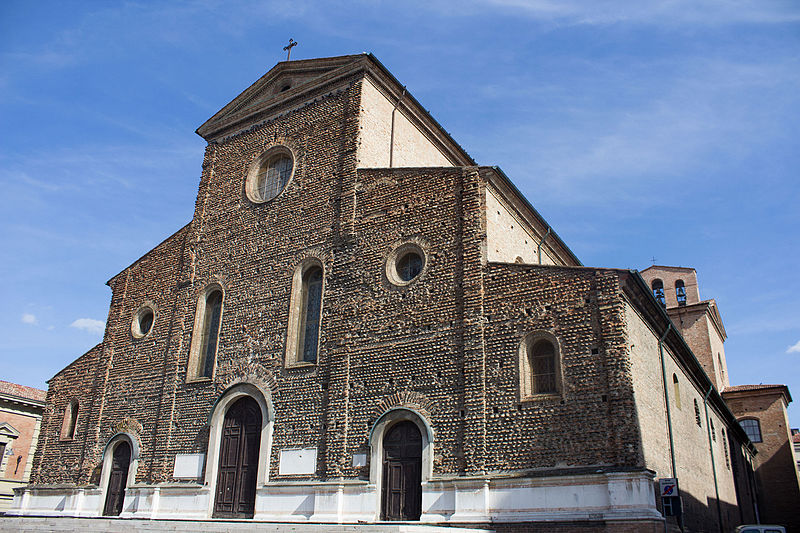 File:Facciata della cattedrale di San Pietro Apostolo.jpg