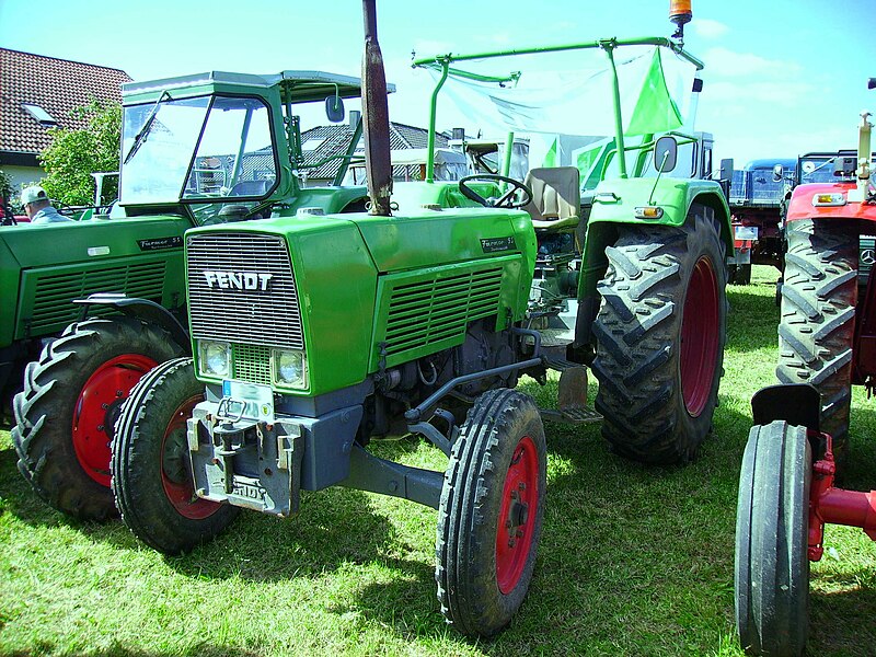 File:Fendt Farmer 5S.jpg