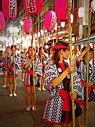 Lampions bei einem Festumzug (Shinagawa-Schrein)