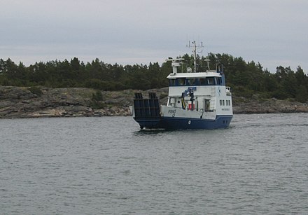 The ferry Fiskö arriving in Kirjais