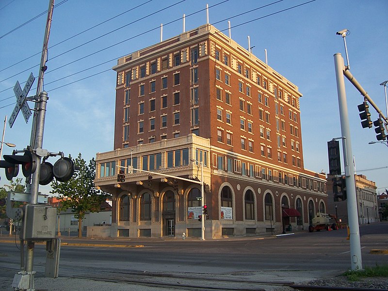 File:Former Hotel Muscatine.JPG