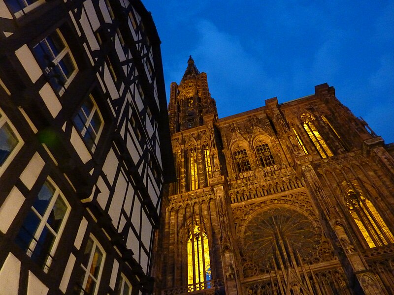 File:Fr Strasbourg Cathedral and nearby house by night.jpg