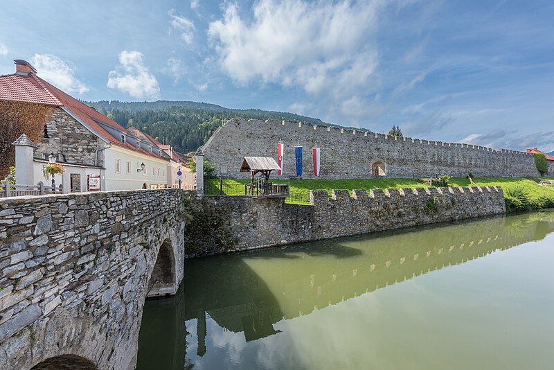 File:Friesach Olsatorbrücke Bäckertauche am Stadtgraben 13092017 1036.jpg