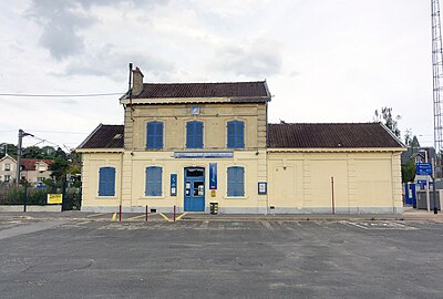 Presles–Courcelles station