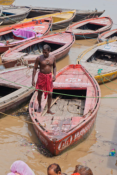 File:Ghats in Varanasi 06.jpg