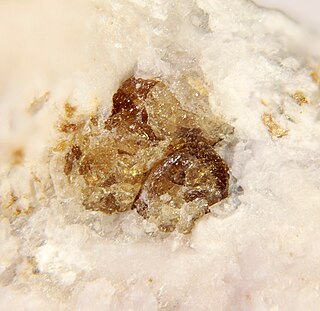 <span class="mw-page-title-main">Golyshevite</span> Rare cyclosilicate mineral