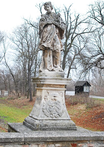 File:GuentherZ 2011-01-22 0045 Rohrau Schlossbruecke Statue Johannes-Nepomuk-Statue.jpg