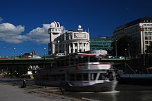 File:GuentherZ_2013-06-14_0294_Wien01_Aspernbruecke_Urania_Schiff_Schloegen.JPG