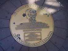 Plaque to Gus Petersilka, near Gus's cafe Gus Petersilka plaque.jpg