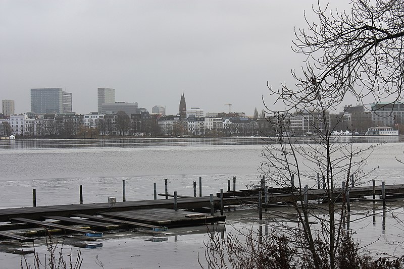 File:Hamburg-Rotherbaum, the Außenalster-1.jpg