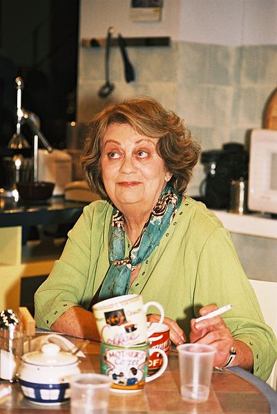 File:Hanna Maron in the kitchen - Krovim Krovim.jpg