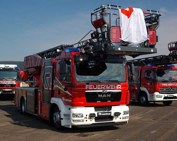 File:Heidelberg Airfield - MAN TGM 15-290 - Rosenbauer - 2018-07-20 17-47-22.jpg