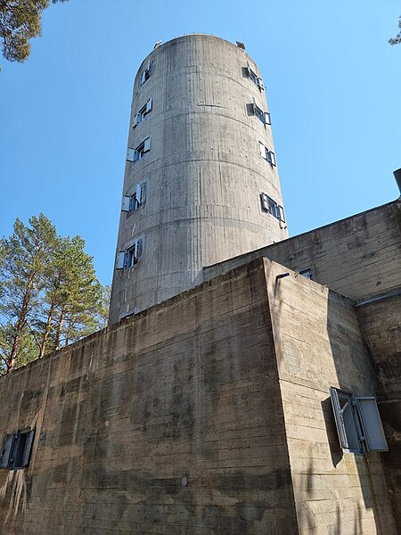 File:Hel wieża dowodzenia baterii Schleswig-Holstein 07.jpg