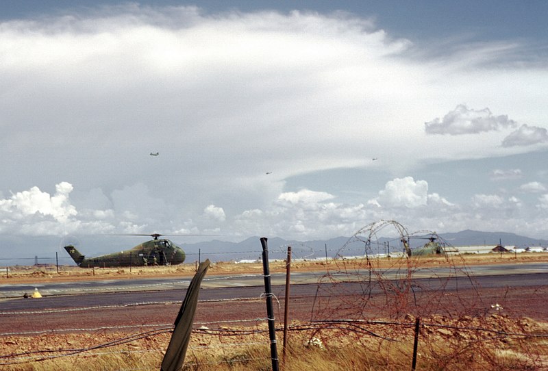 File:Helicopters at Dong Ha Combat Base 1967.JPEG