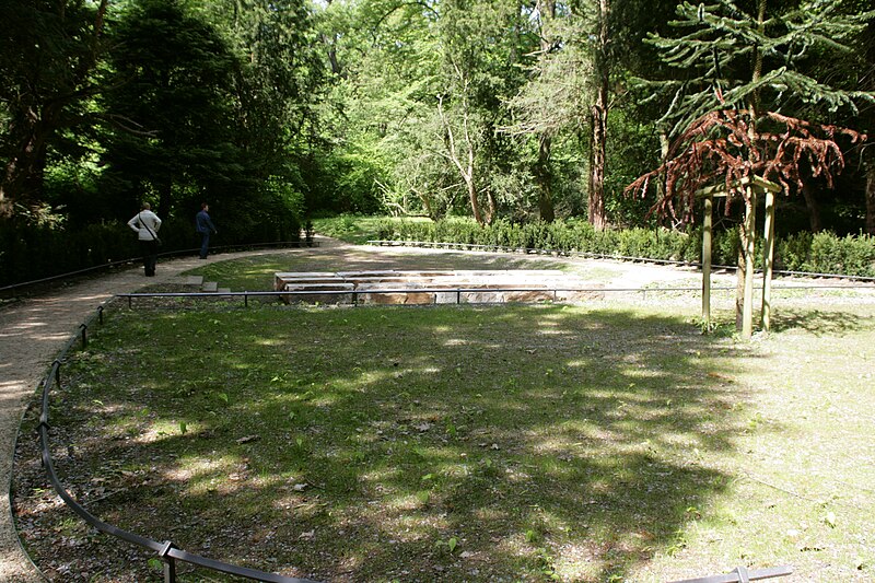 File:Herten - Schlosspark - Theaterplatz 02 ies.jpg