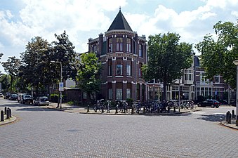 Hoekhuis Van Slichtenhorststraat en Fransestraat in art nouveau (jugendstil) stijl uit 1906