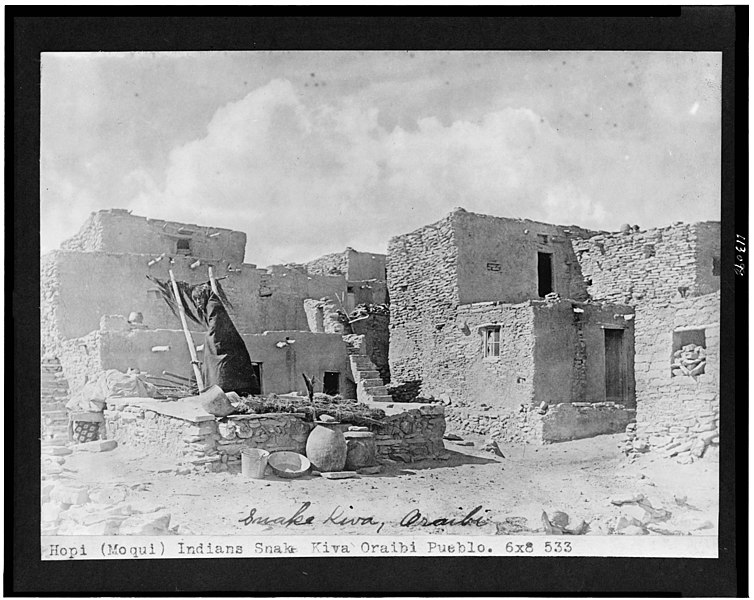 File:Hopi (Moqui) Indians snake kiva Oraibi Pueblo LCCN95505777.jpg