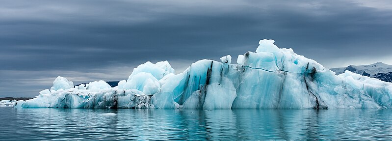 File:Iceberg Jökulsárlón (cropped).jpg