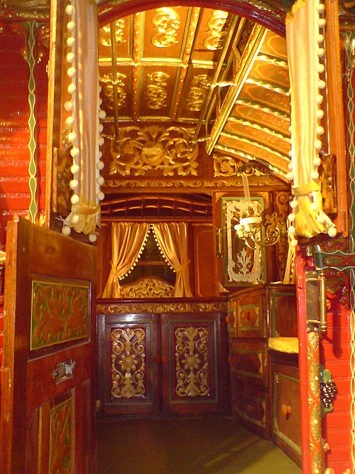 Interior of a Reading vardo, as used by the British Romani (Romanichal), donated to the transport museum in Glasgow by a family from the Scottish vill