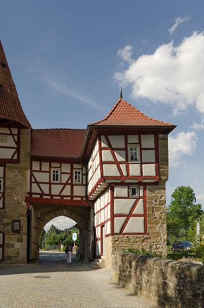 File:Iphofen, Stadtbefestigung, Rödelseer Tor-004.jpg