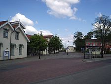 Järnvägsplatsen i Herrljunga, den 18 juni 2006.JPG