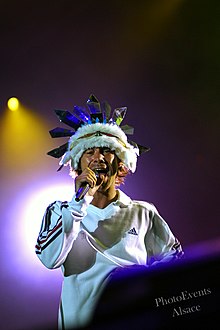 Jay Kay en live, au Portugal, en 2003