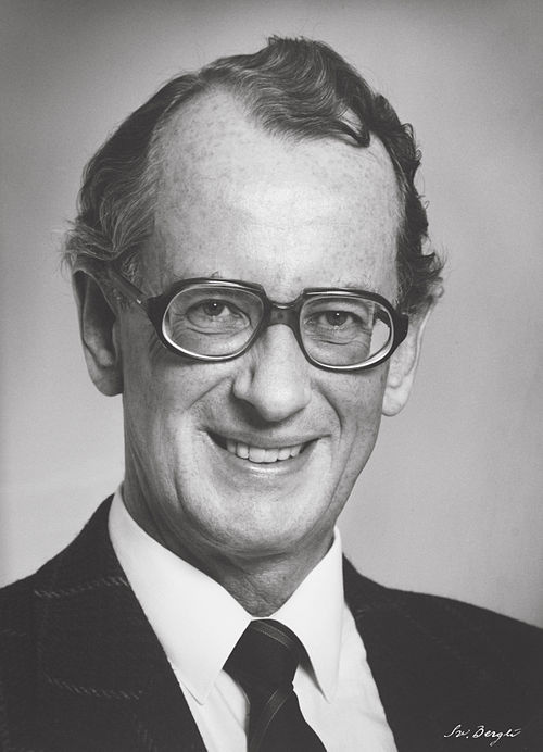 Former Prime Minister and Chairperson Jan P. Syse