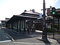 JRの旧上熊本駅の前面と屋根部分のみ移築補修されている
