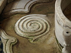 Çeşmenin zemininde bulunan spiral.