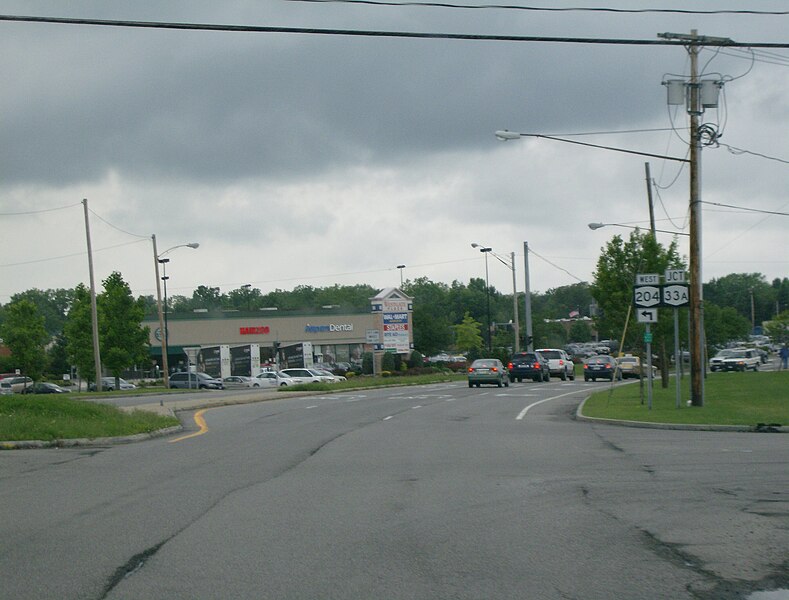 File:Junction NY 33A on NY 204 west.jpg