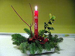 Fuego De Tres Velas Blancas - Una Composición Decorativa De