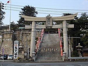 下関市 亀山八幡宮: 歴史, 境内摂末社, 境内