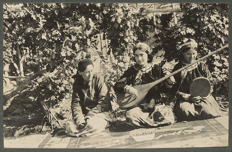 File:Kashgari Musicians.jpg