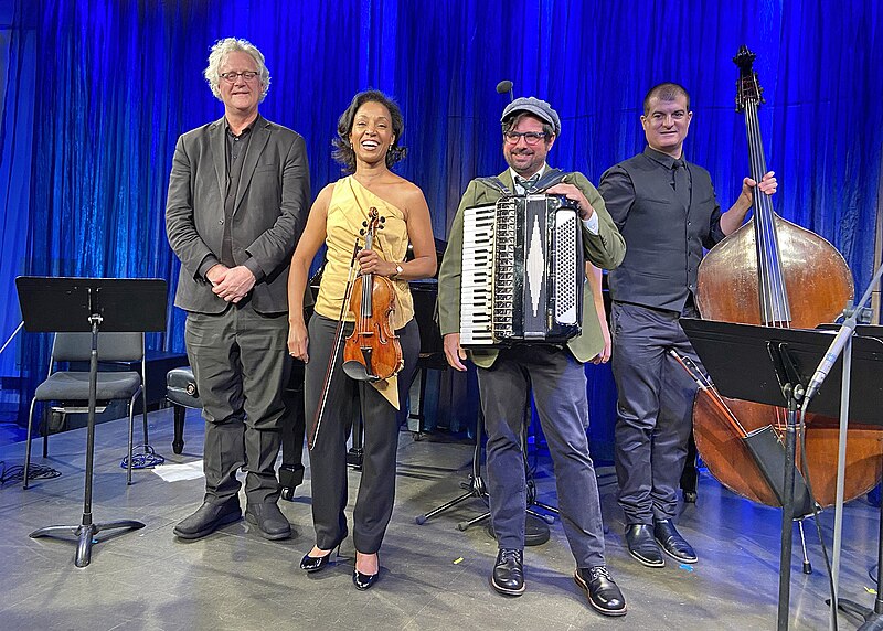 File:Kelly Hall-Tompkins, Stephen Benson, Joshua Camp, and Michael Blanco on stage together.jpg