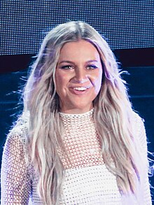 Kelsea Ballerini performing at Red Rocks Amphitheater 2 (cropped) (cropped).jpg