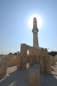 Khamis Mosque Minaret.jpg